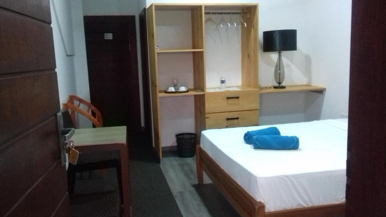 Hi Win Hotel Chilaw Eksteriør billede